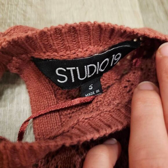 Francesca's Crochet Open Back Top Size Small - Picture 9 of 11